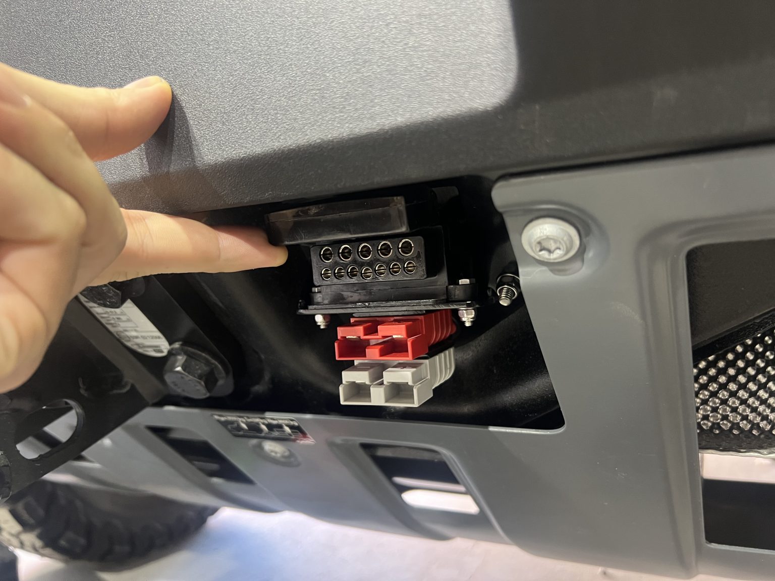 INEOS Grenadier Redarc Tow Pro Elite V3 Electric Trailer Brake