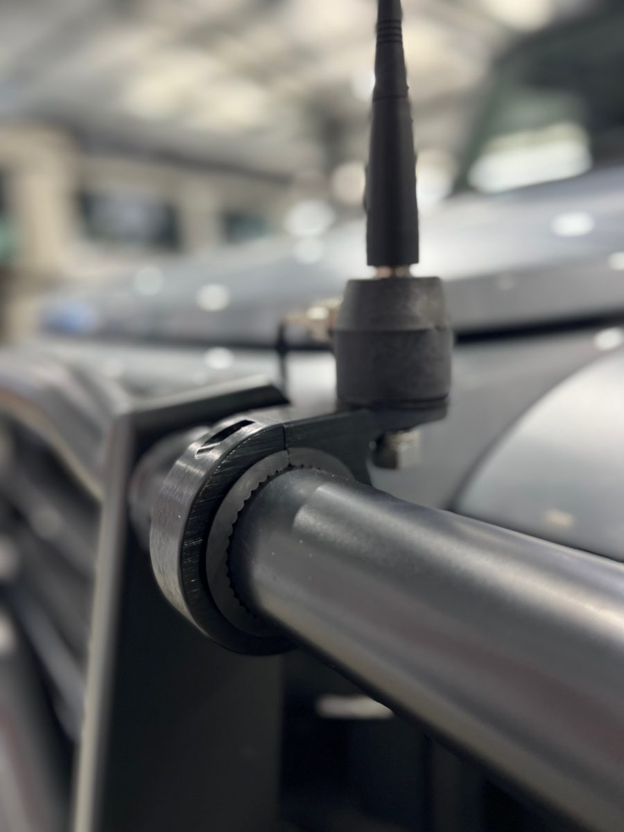 UHF Antenna mounting bracket Expedition HQ